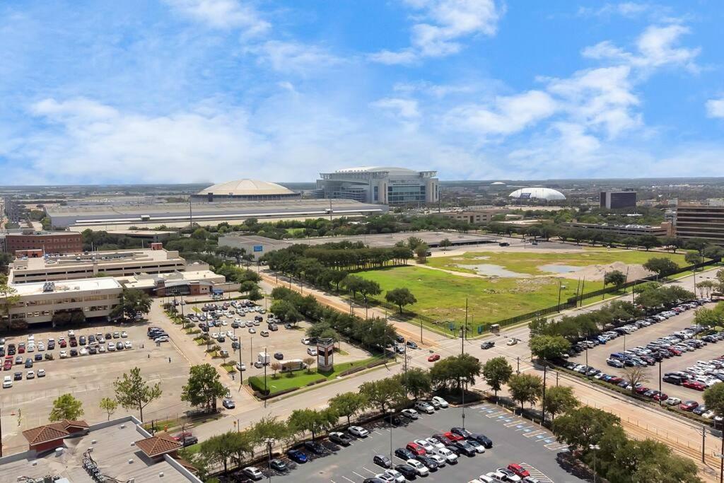 Modern Condo Near Texas Medical Center W Free Parking ヒューストン エクステリア 写真
