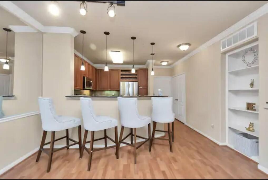 Modern Condo Near Texas Medical Center W Free Parking ヒューストン エクステリア 写真