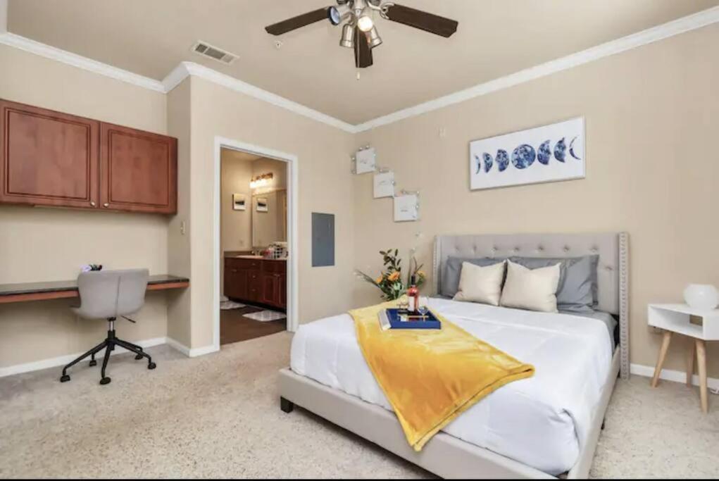 Modern Condo Near Texas Medical Center W Free Parking ヒューストン エクステリア 写真
