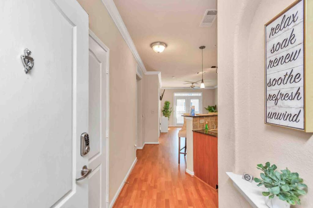 Modern Condo Near Texas Medical Center W Free Parking ヒューストン エクステリア 写真